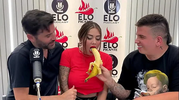 Entrevista con Elo Podcast termina en una mamada y mucho cum - Sara Blonde - Elo Picante