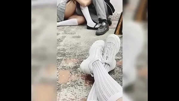 Mejores AMIGAS Estudiantes Putitas de la ESCUELA Técnica se Graban Chupándole la VERGA a un Wey y Cogiendo en la Escuela! Colegiala Mexicana Amateur Follando en Público, Alumnos Precoces! Parte 1