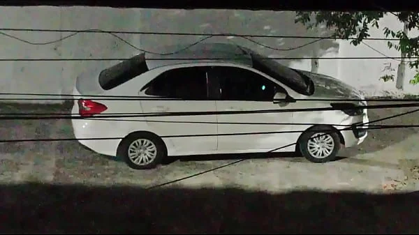 fode com amante no carro na frente de casa e volta cheia de porra sorridente