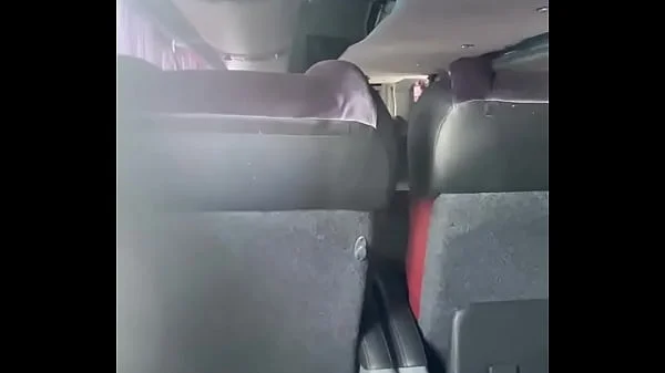 Chico me muestra su pija en autobús y me resisto para no chapársela