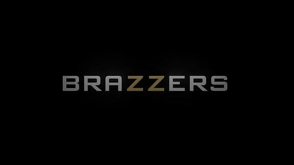 Breakup Gift - Mona Azar / Brazzers  / stream full from www.brazzers.promo/bg